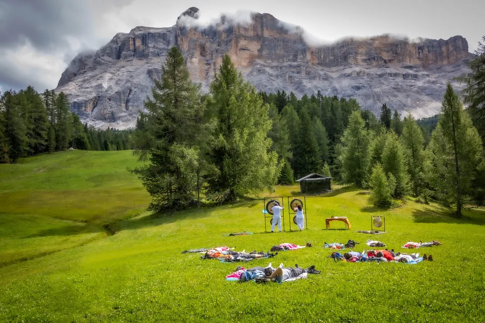 𝗕𝗔𝗧𝗛𝗜𝗡𝗚 𝗜𝗡 𝗦𝗢𝗨𝗡𝗗🧘‍♀️

📅 𝟭𝟯.𝟬𝟳 + 𝟬𝟯.𝟬𝟴.𝟮𝟬𝟮𝟲

Il Bagno di Gong, immerso nella natura della zona La Crusc, ti accompagnerà in uno stato di