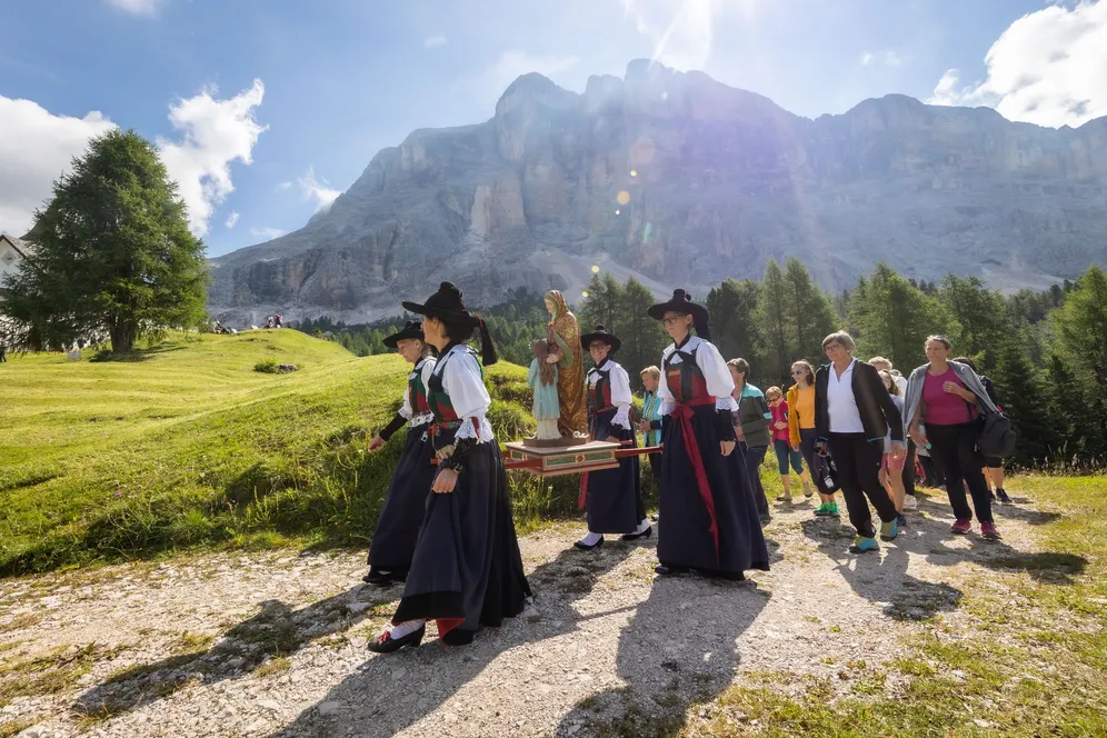 𝗘𝗡 𝗣𝗥𝗢𝗭𝗘𝗦𝗖𝗜𝗨𝗡 ⛪

La tradizionale festa di Sant’Anna si terrà il 25 luglio al 𝗦𝗮𝗻𝘁𝘂𝗮𝗿𝗶𝗼 𝗟𝗮 𝗖𝗿𝘂𝘀𝗰 .
La processione parte alle 7:30 dalla 
