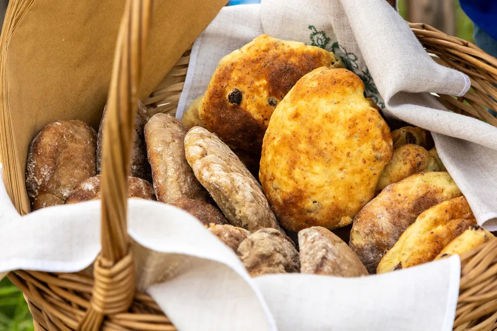 𝗔𝗟𝗟 𝗔𝗕𝗢𝗨𝗧 𝗧𝗛𝗘 𝗕𝗥𝗘𝗔𝗗 🥖

Anche quest’anno, dal 4 al 6 settembre, a La Crusc celebriamo la 𝗙𝗲𝘀𝘁𝗮 𝗱𝗹 𝗽𝗮𝗻, un evento dedicato a uno degli al