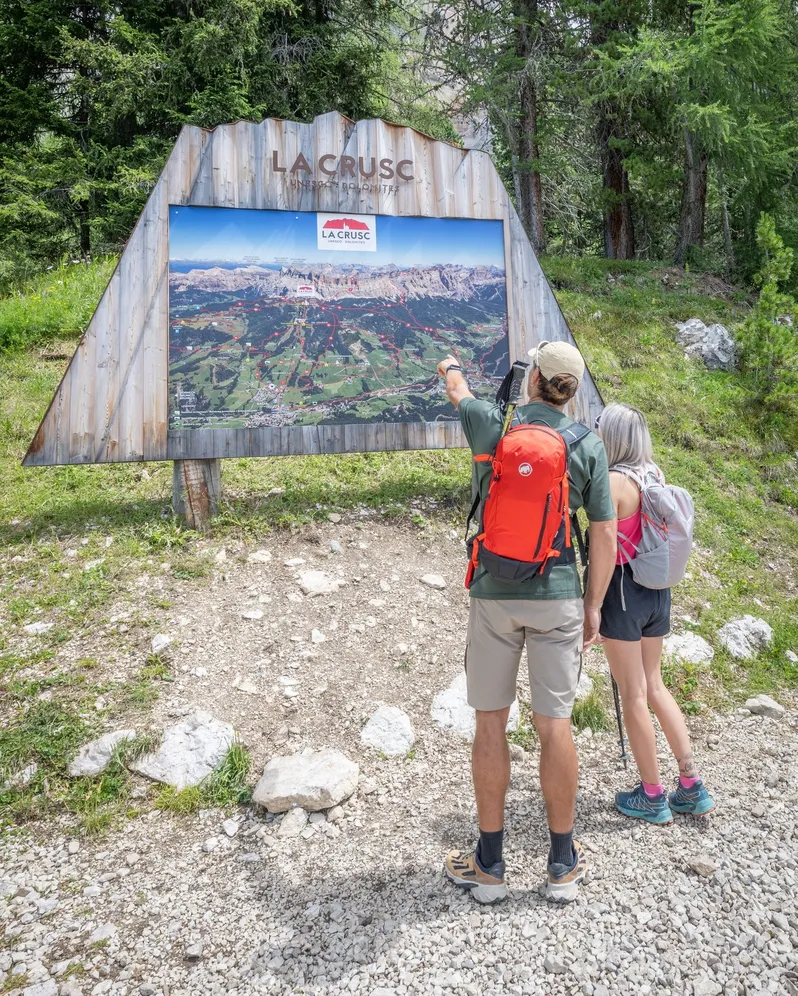 𝗟𝗘 𝗖𝗛𝗜𝗡𝗘𝗦𝗖 1⃣5⃣

Dal Santuario La Crusc parte il 𝘀𝗲𝗻𝘁𝗶𝗲𝗿𝗼 𝗻. 𝟭𝟱, con 𝘀𝗽𝗹𝗲𝗻𝗱𝗶𝗱𝗲 𝘃𝗶𝘀𝘁𝗲 sul gruppo del Sas dla Crusc e sulle cime del Parc