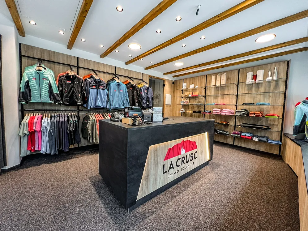 𝗔 𝗣𝗜𝗘𝗖𝗘 𝗢𝗙 𝗟𝗔 𝗖𝗥𝗨𝗦𝗖 𝗧𝗢 𝗧𝗔𝗞𝗘 𝗛𝗢𝗠𝗘 🏠

Passa a trovarci nel nostro shop presso gli uffici degli impianti: troverai felpe, polo, t-shirt, a