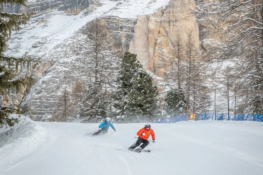 𝗦𝗣𝗥𝗜𝗡𝗚 𝗦𝗞𝗜𝗜𝗡𝗚 ☀️

Sciare in primavera ha il suo perché❗
𝗣𝗶𝘀𝘁𝗲 𝗺𝗲𝗻𝗼 𝗮𝗳𝗳𝗼𝗹𝗹𝗮𝘁𝗲, sole già alto al mattino e 𝗴𝗶𝗼𝗿𝗻𝗮𝘁𝗲 𝗽𝗶𝘂̀ 𝗹𝘂𝗻𝗴𝗵𝗲 da vivere