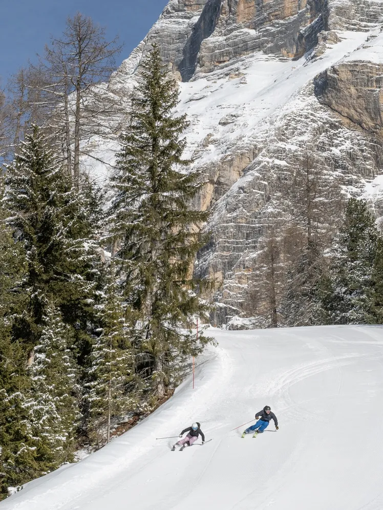 𝗠𝗔𝗥𝗖𝗛 🎿
 
La bellezza di sciare a marzo sta nel 𝘀𝗼𝗹𝗲 𝗴𝗶𝗮̀ 𝗮𝗹𝘁𝗼, nelle 𝗽𝗿𝗶𝗺𝗲 𝗰𝘂𝗿𝘃𝗲 𝗱𝗲𝗹 𝗺𝗮𝘁𝘁𝗶𝗻𝗼 e nei pomeriggi lenti da godersi senza fr