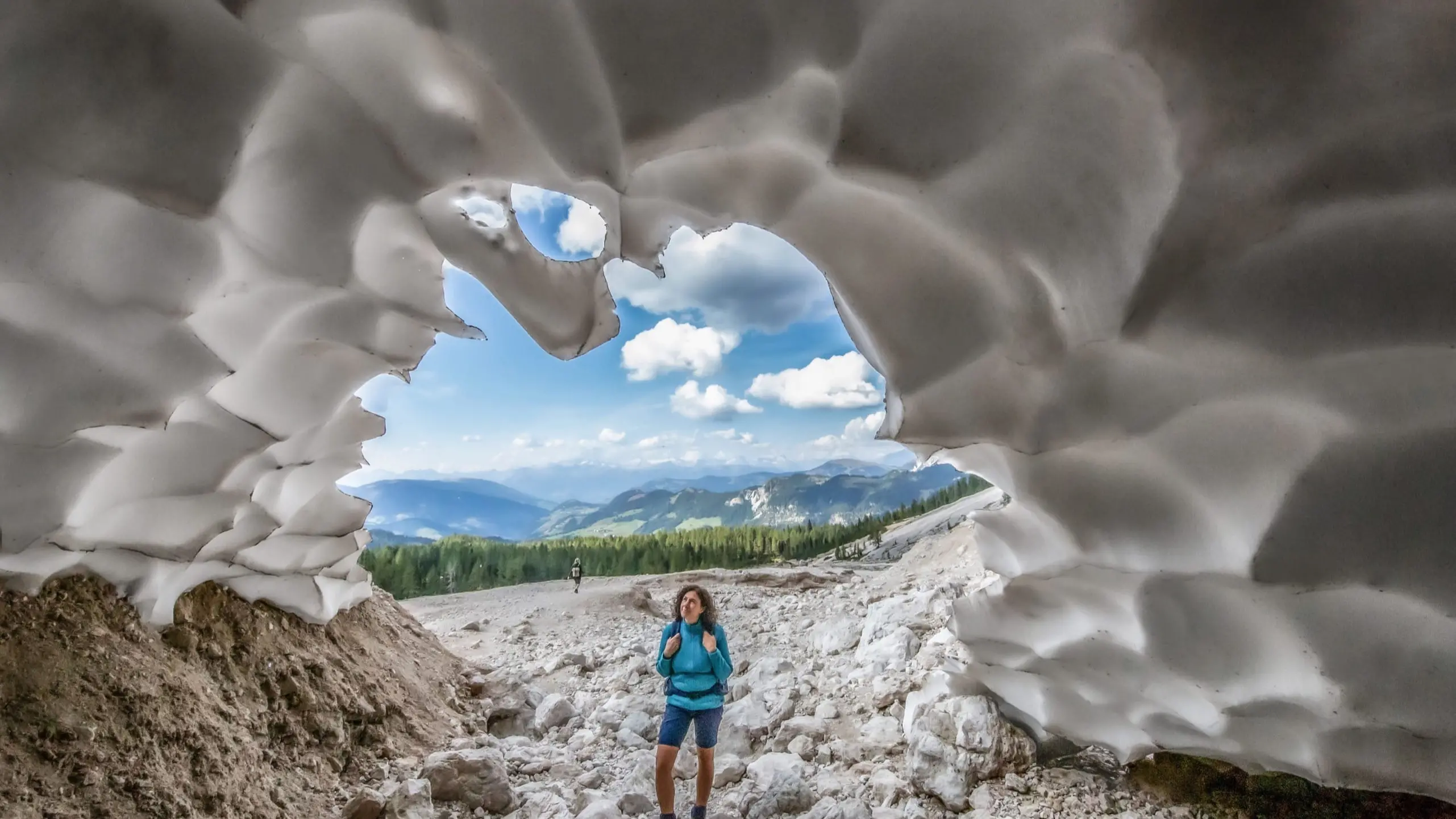 The snow cave in La Crusc