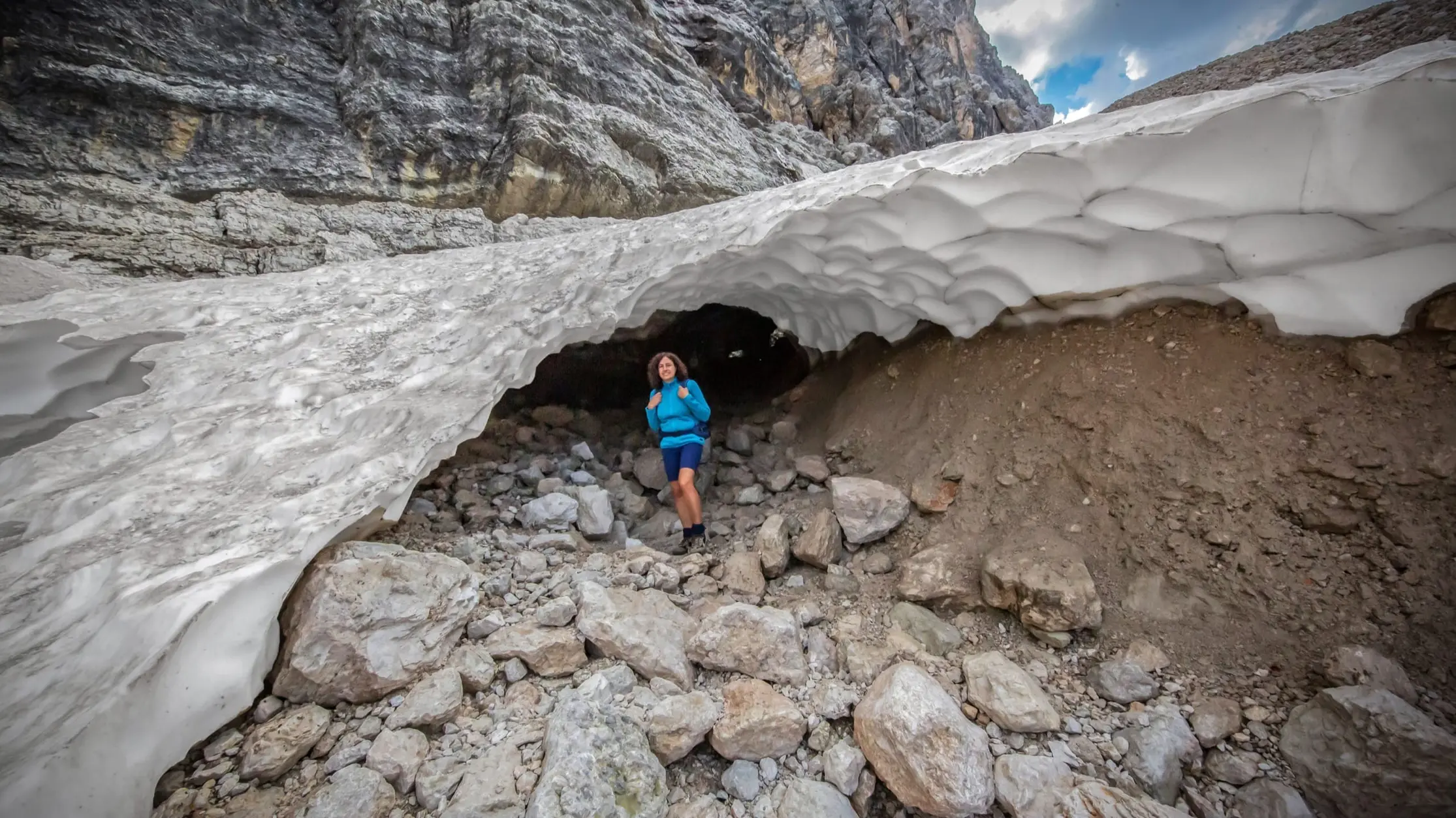 Grotta della neve nelle Dolomiti