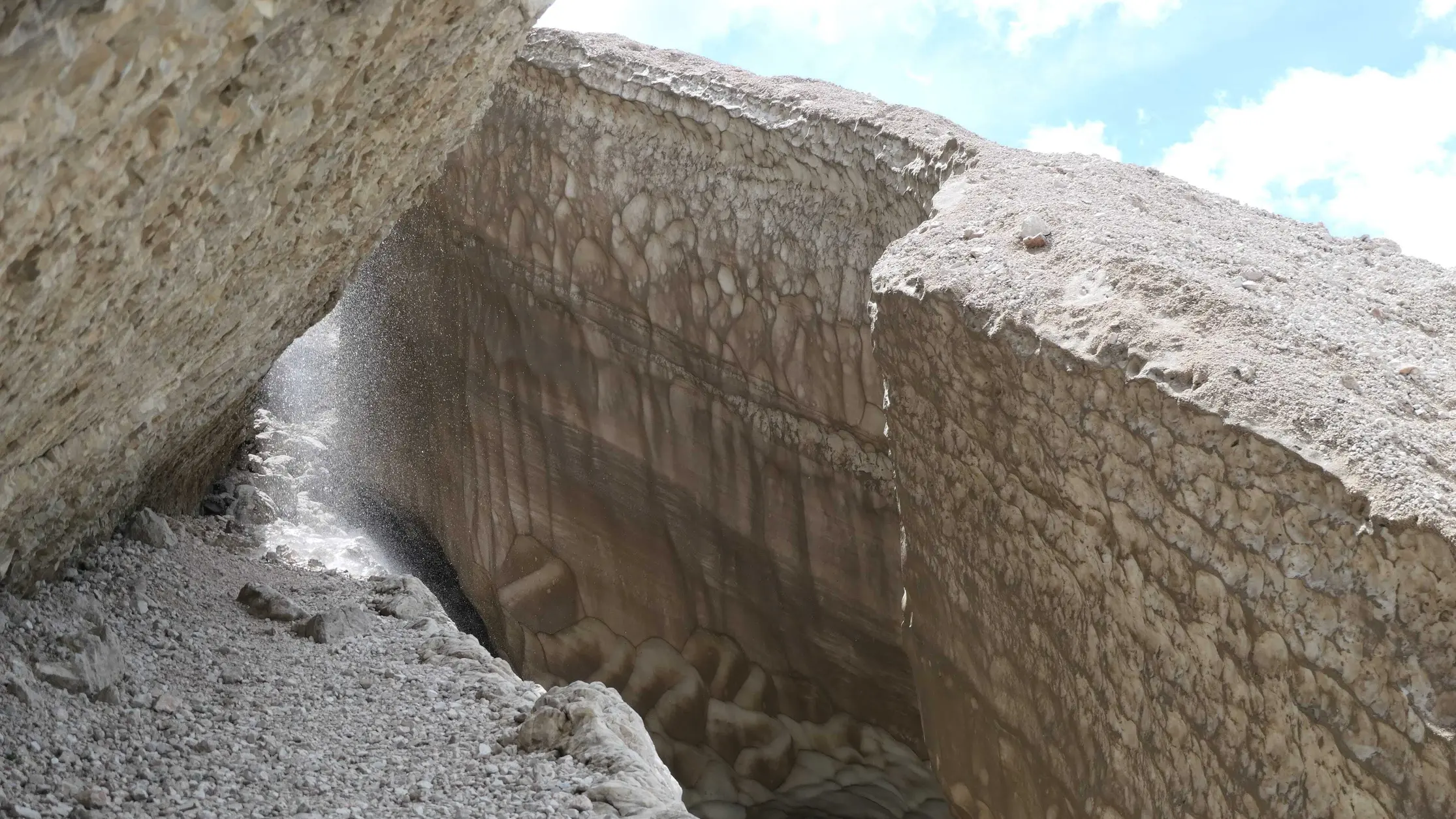 Grotta della neve a La Crusc