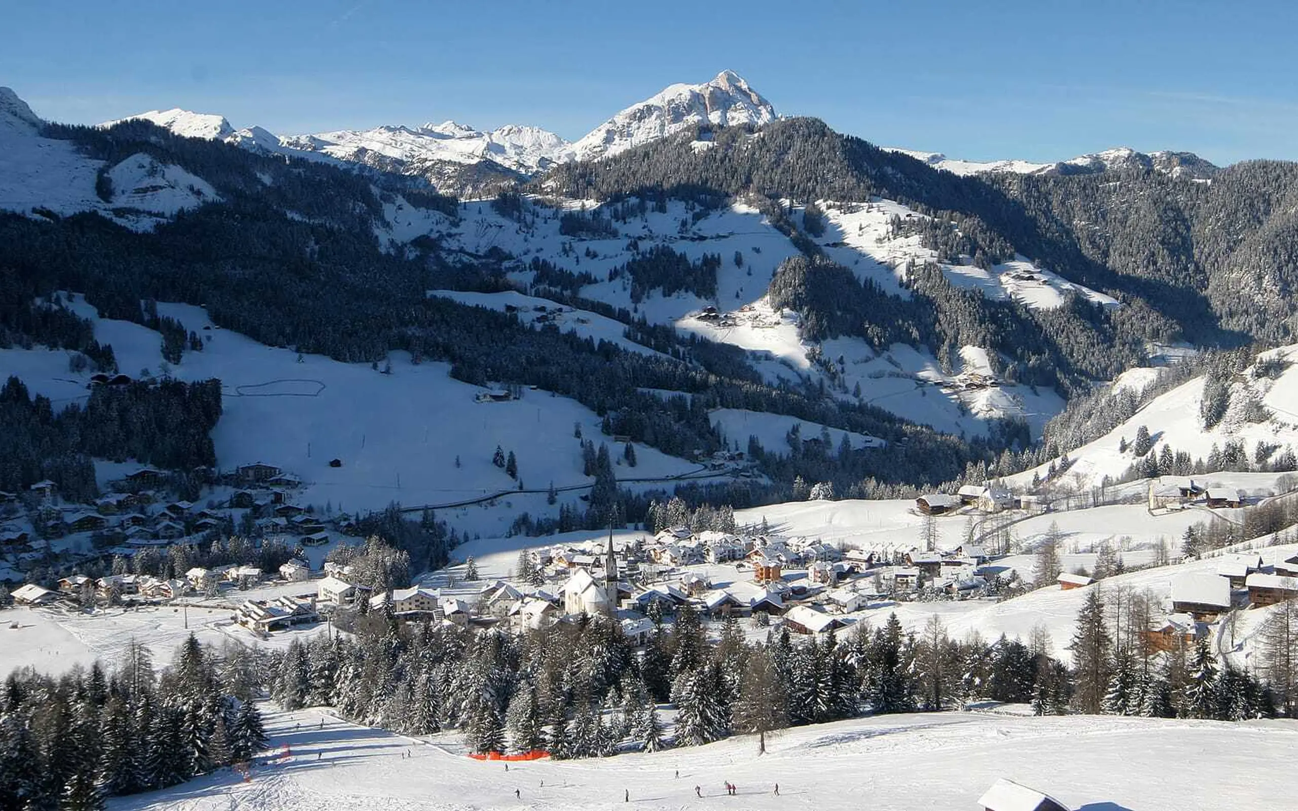 Putia dietro al paese di Badia nelle Dolomiti