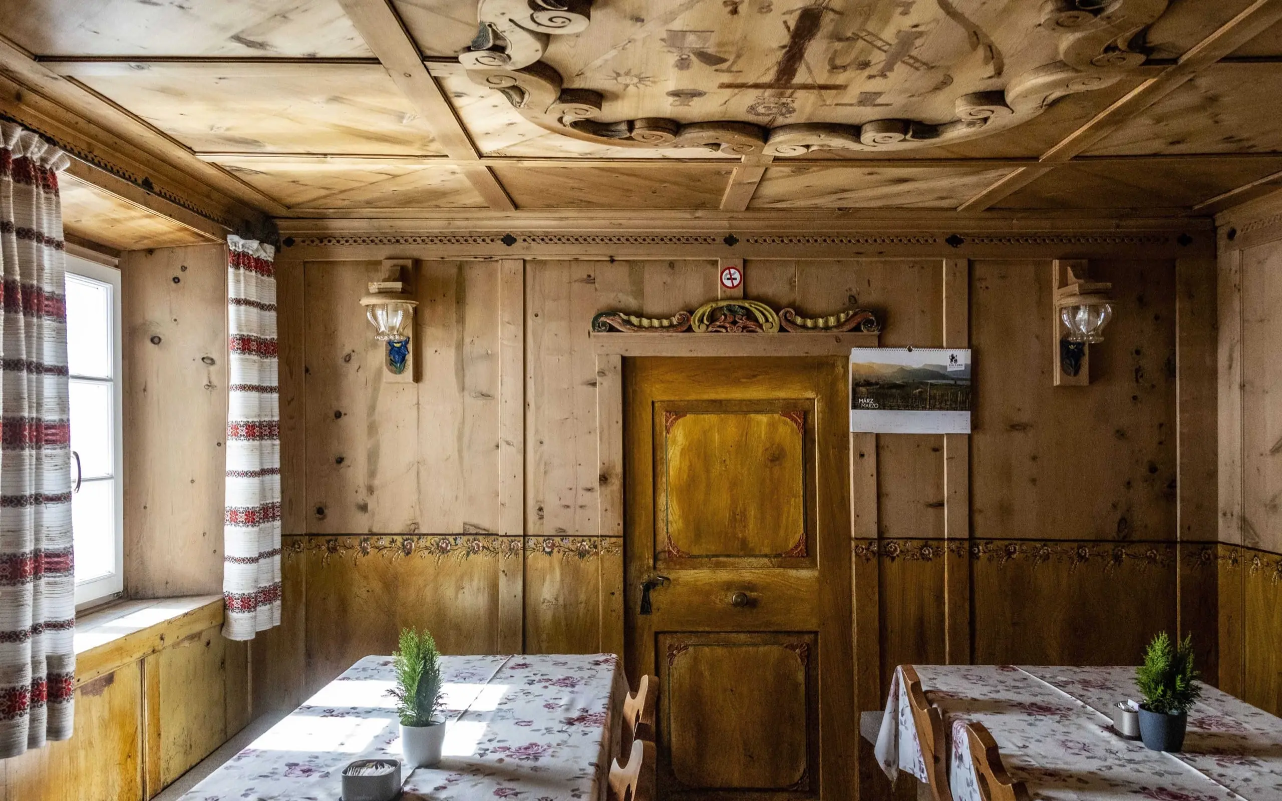 Interni stube rifugio la crusc