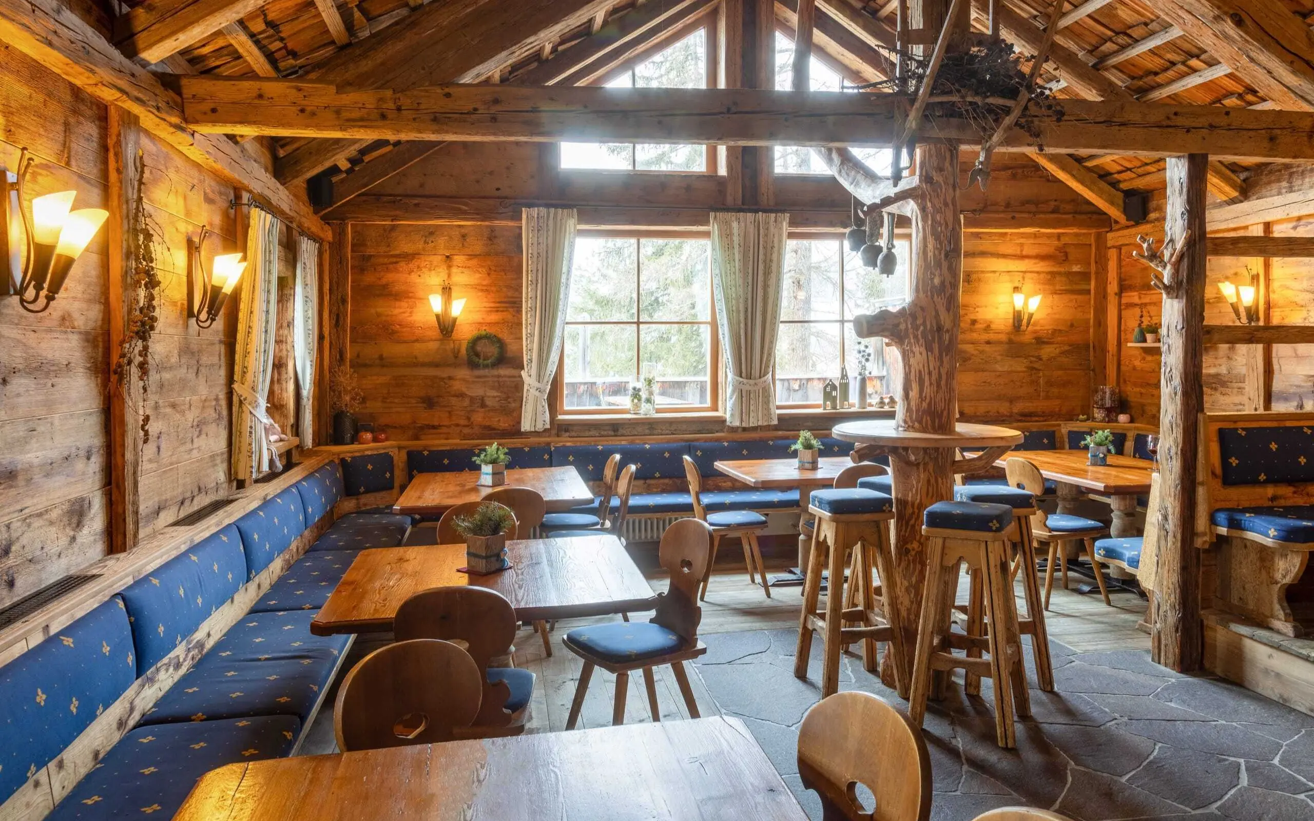 Interni Ütia Rifugio L'Tamá