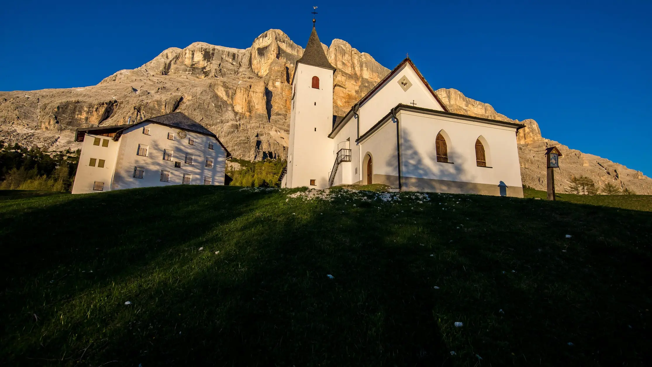Chiesa lLa Crusc/Santa Croce d'estate