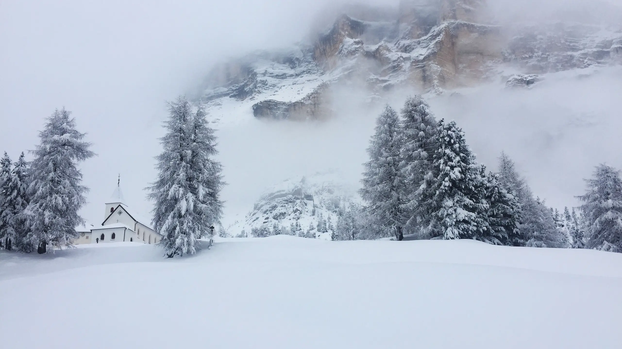 Neuschnee in La Crusc im Gadertal