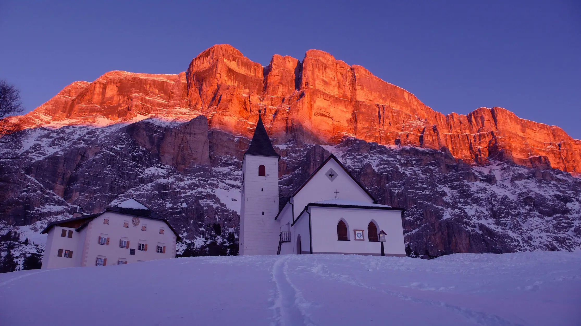 Santuario chiesa La Crusc/Santa Croce enrosadira invernale