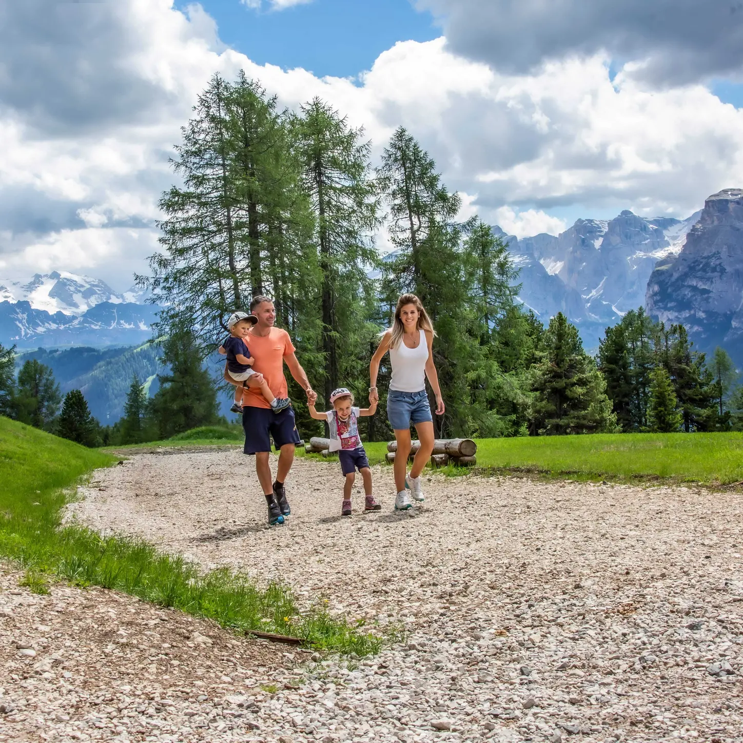 Passeggiata in famiglia a La Crusc - Alta Badia
