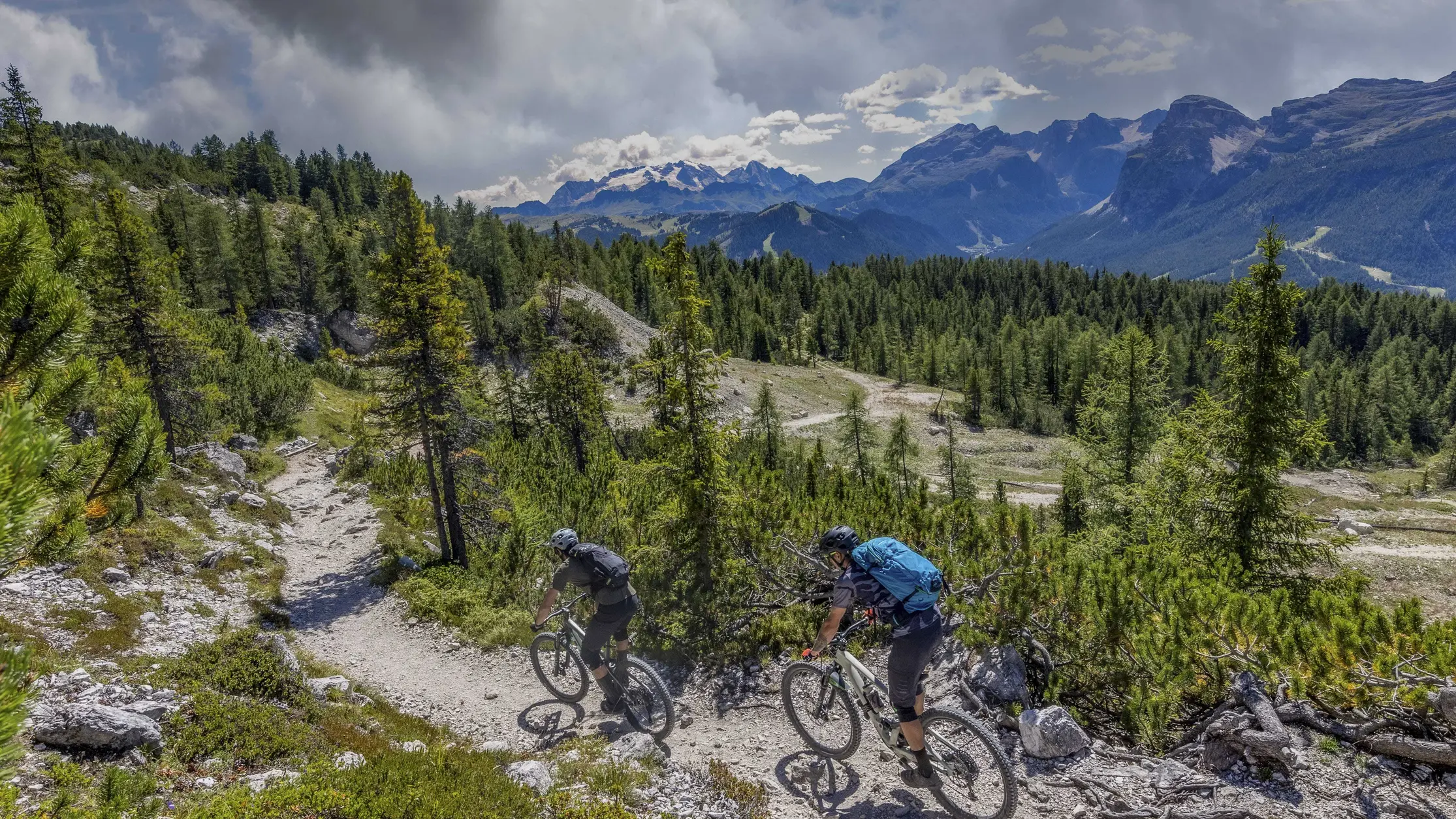in mountain bike da La Crusc verso San Cassiano